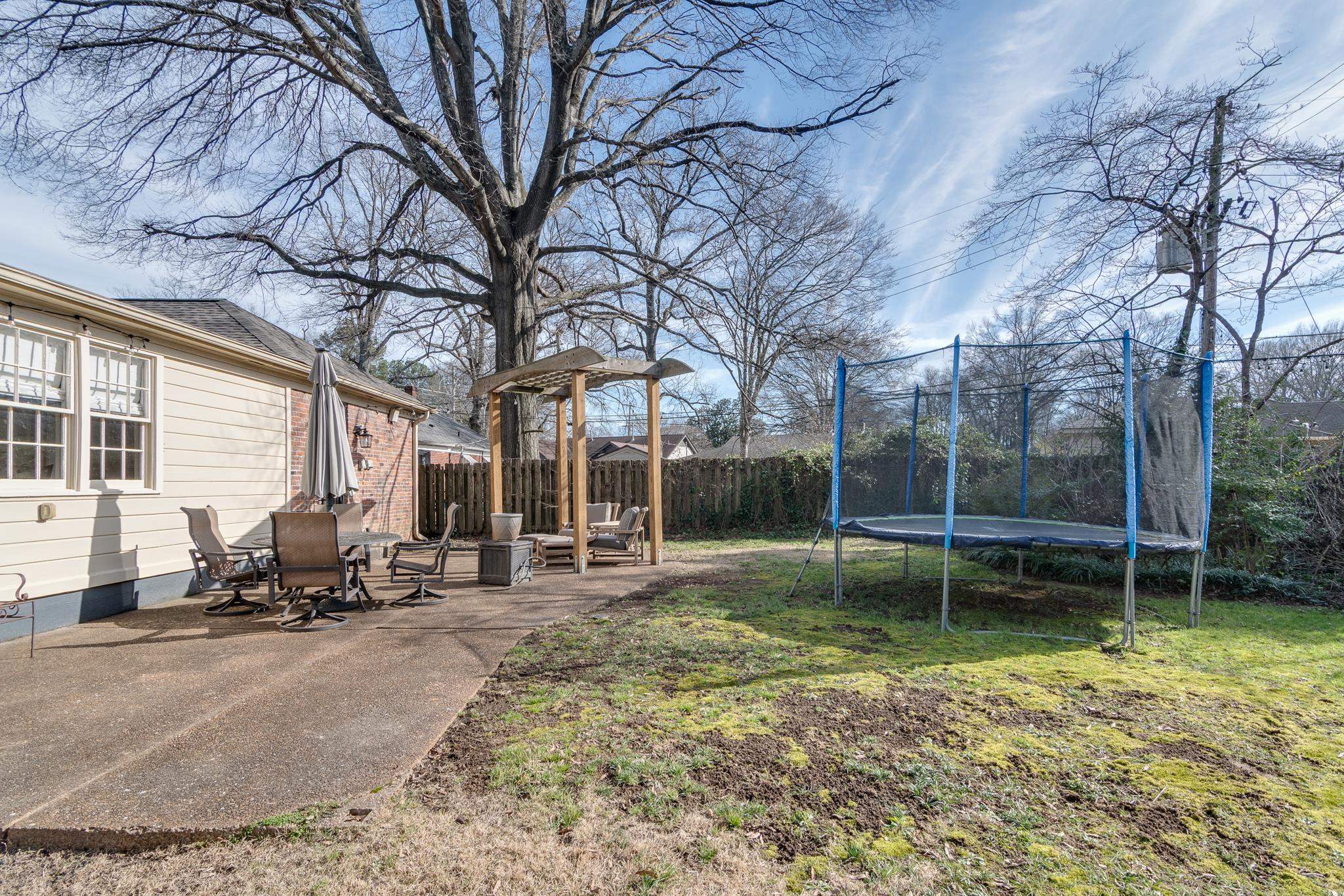 337 N WHITE STATION RD
