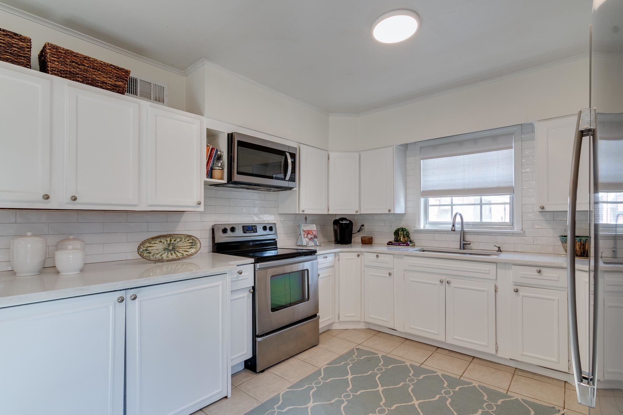 337 N WHITE STATION RD