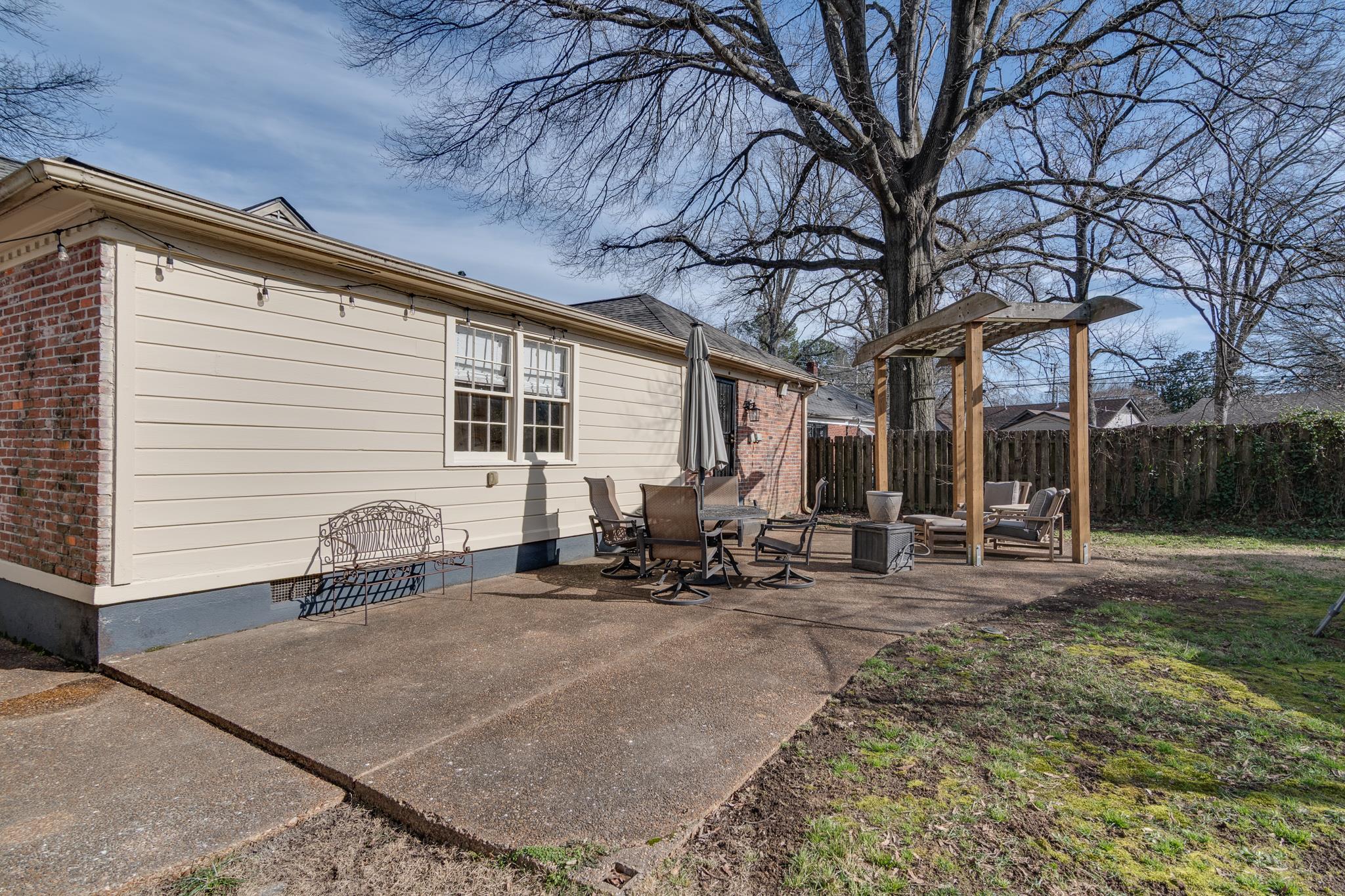 337 N WHITE STATION RD