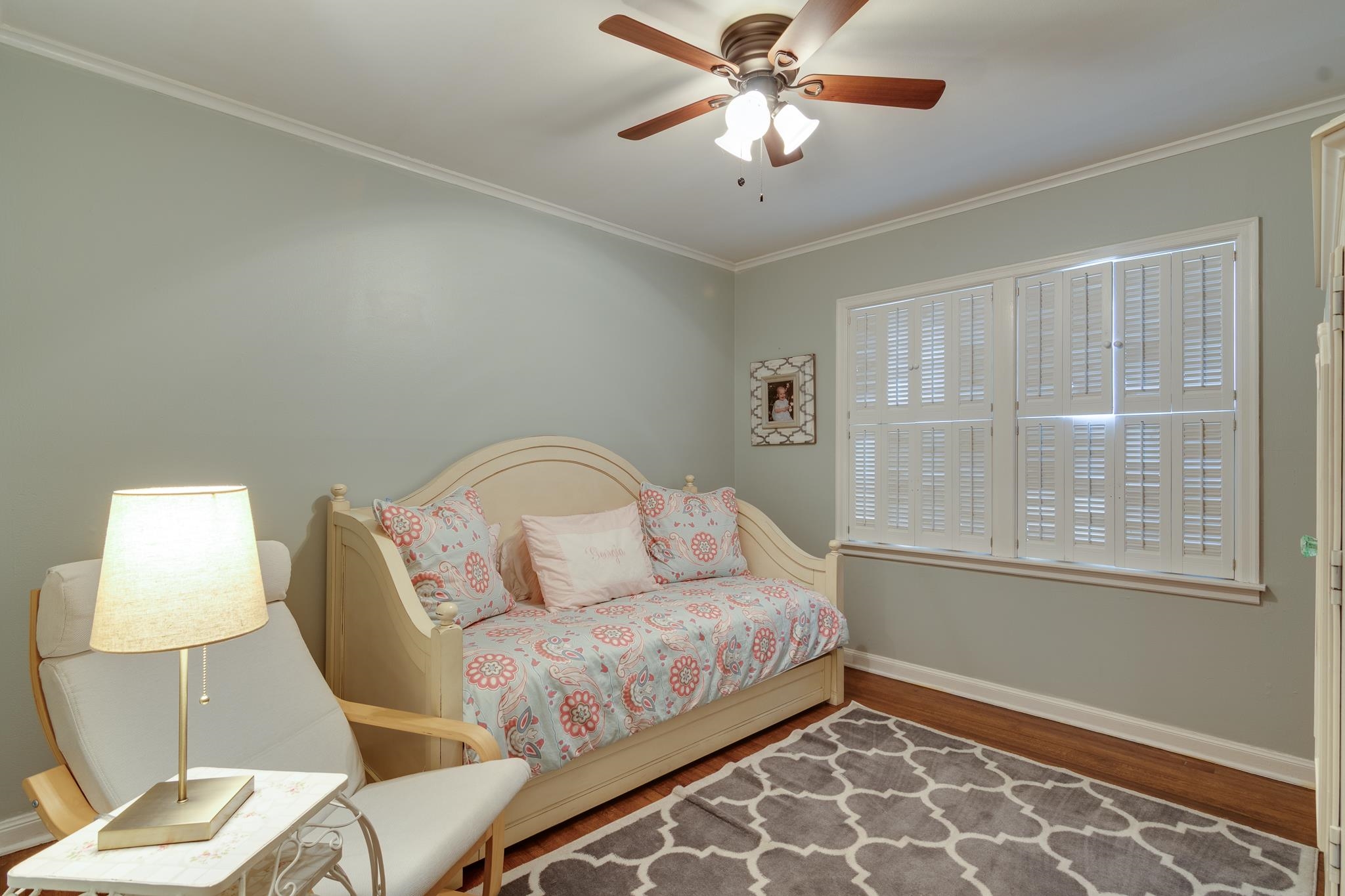 337 N WHITE STATION RD