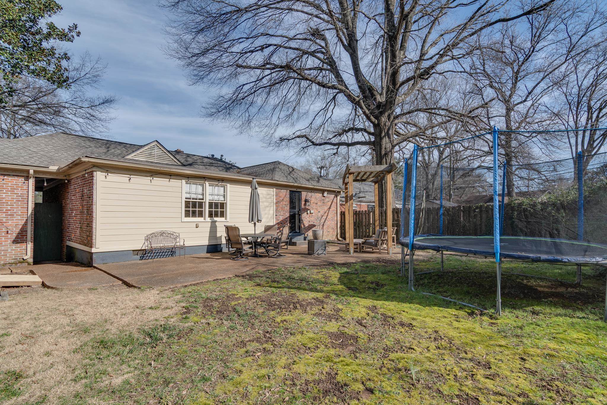 337 N WHITE STATION RD