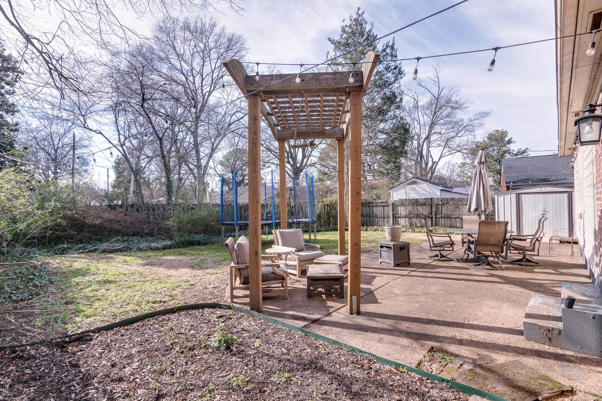 337 N WHITE STATION RD