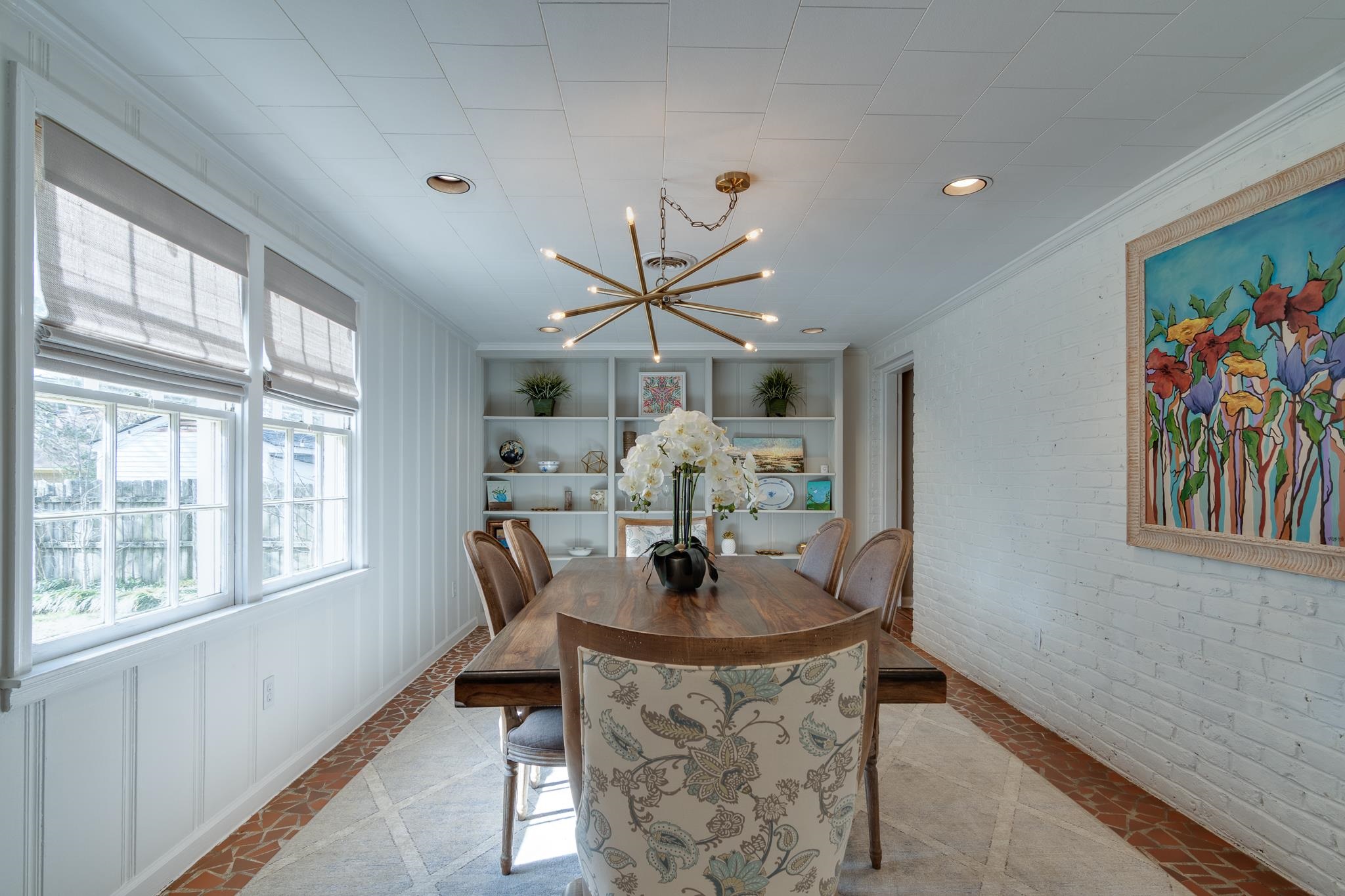 337 N WHITE STATION RD