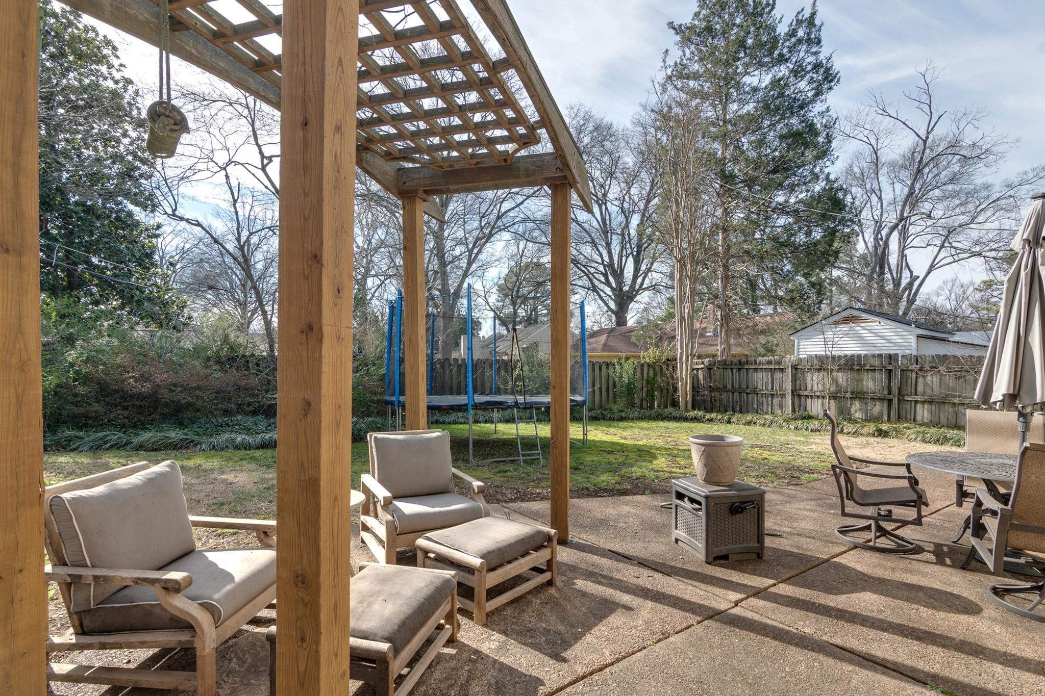 337 N WHITE STATION RD