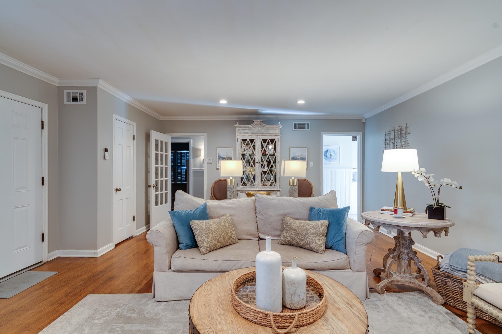 337 N WHITE STATION RD