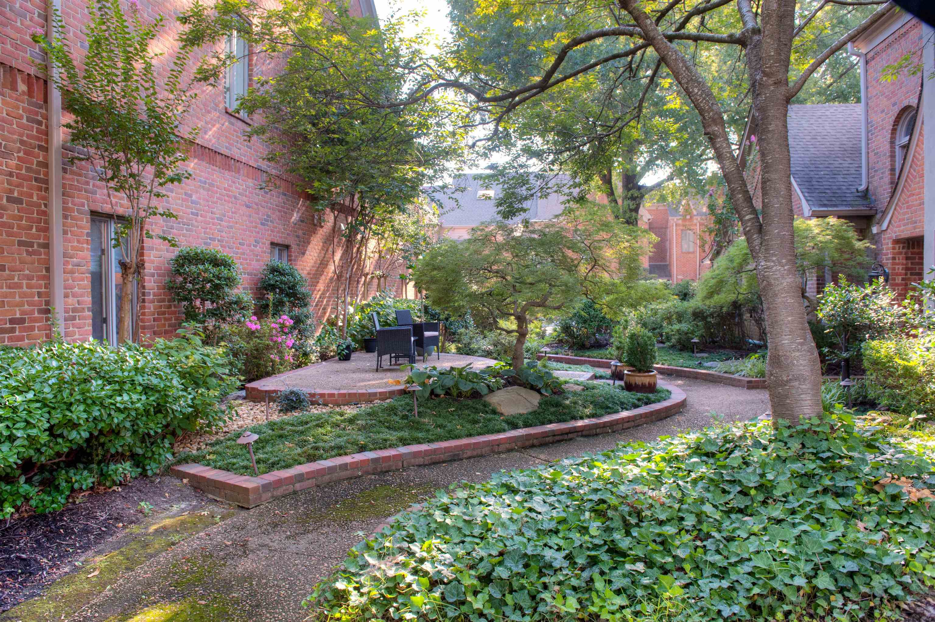 479 E RACQUET CLUB PL Unit: 479
