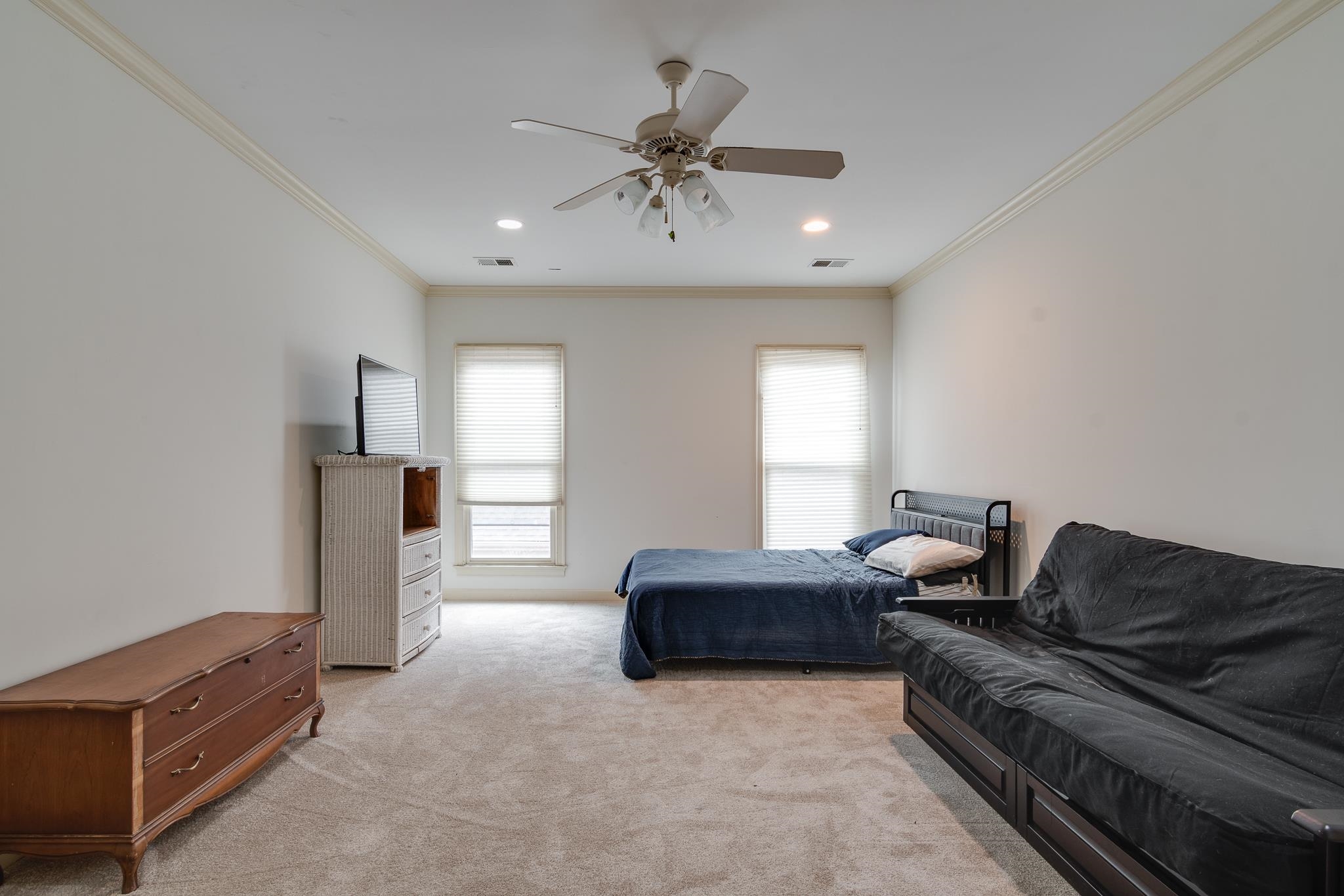 226 N WHITE STATION RD