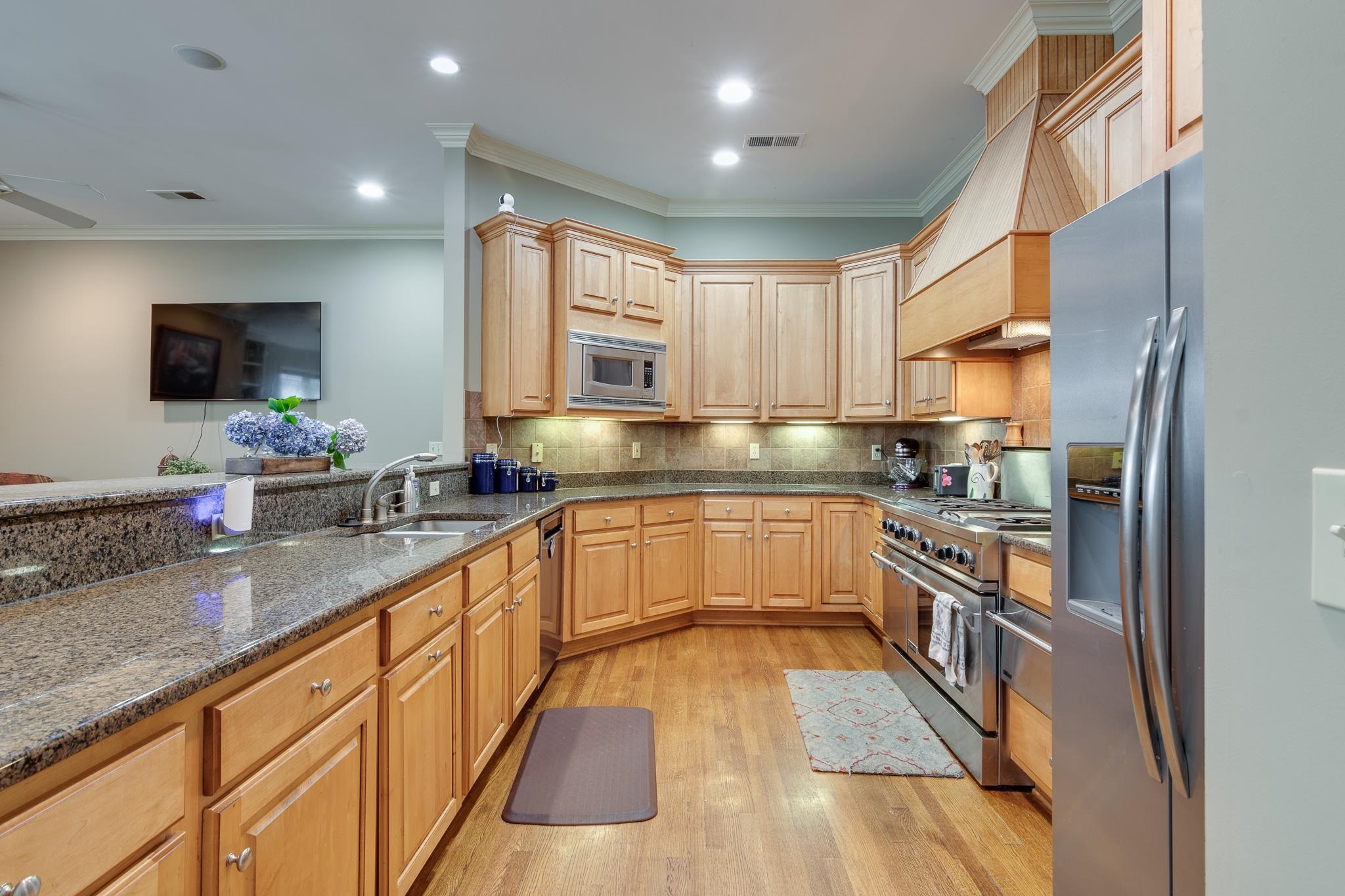 226 N WHITE STATION RD