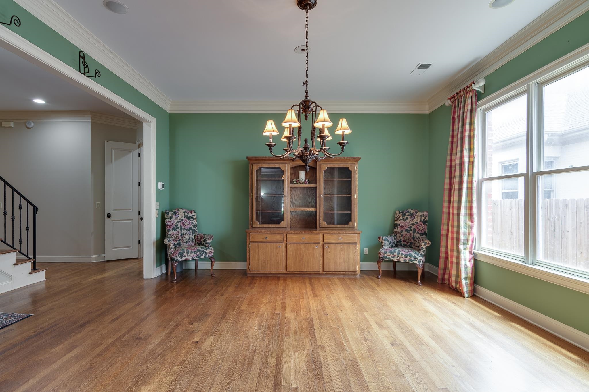 226 N WHITE STATION RD