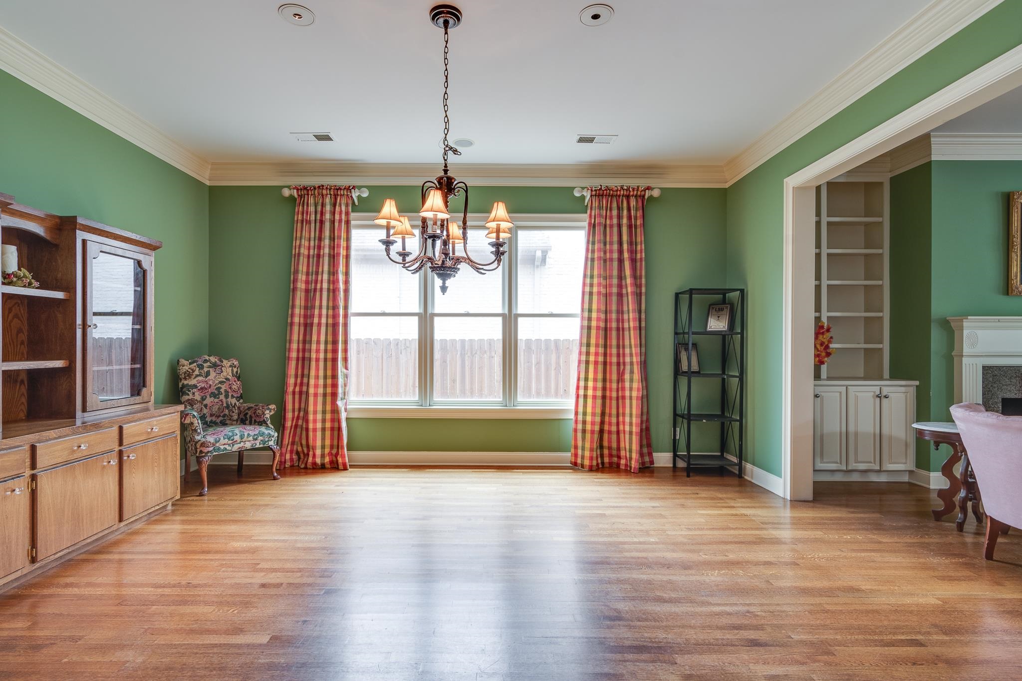 226 N WHITE STATION RD
