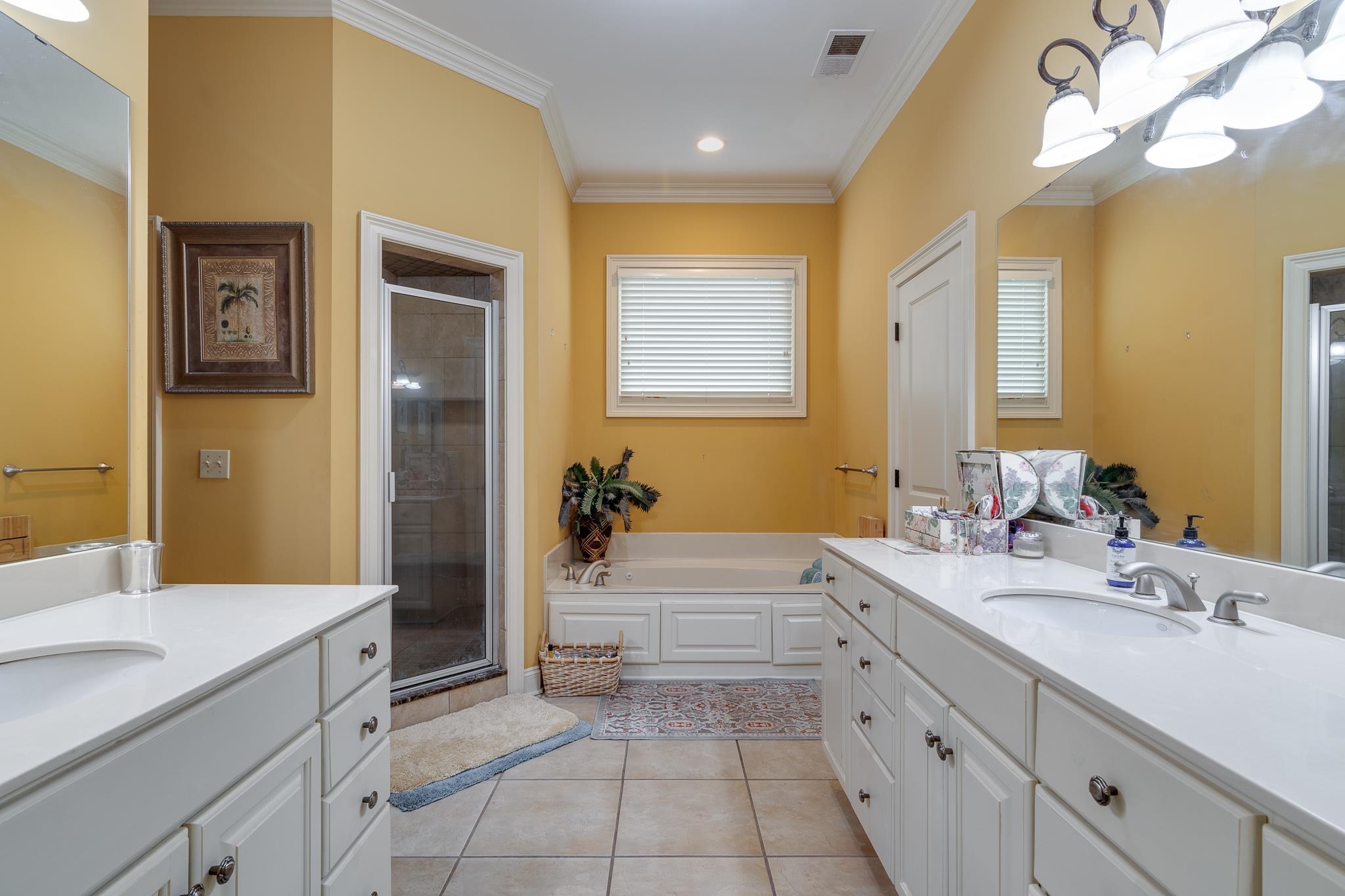 226 N WHITE STATION RD