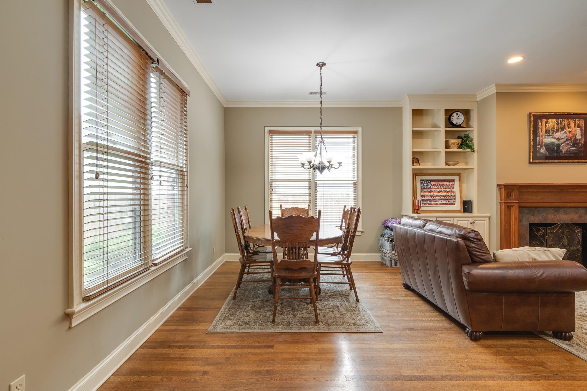 226 N WHITE STATION RD