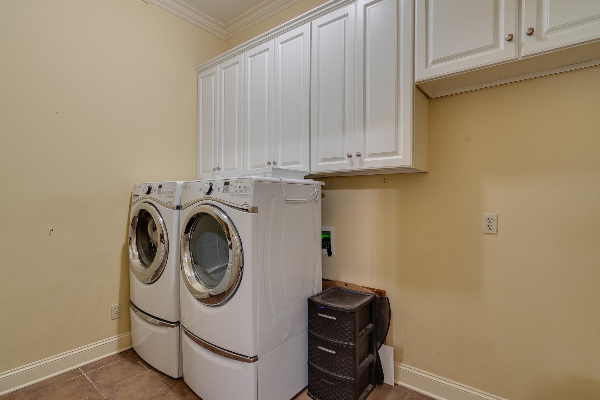 226 N WHITE STATION RD