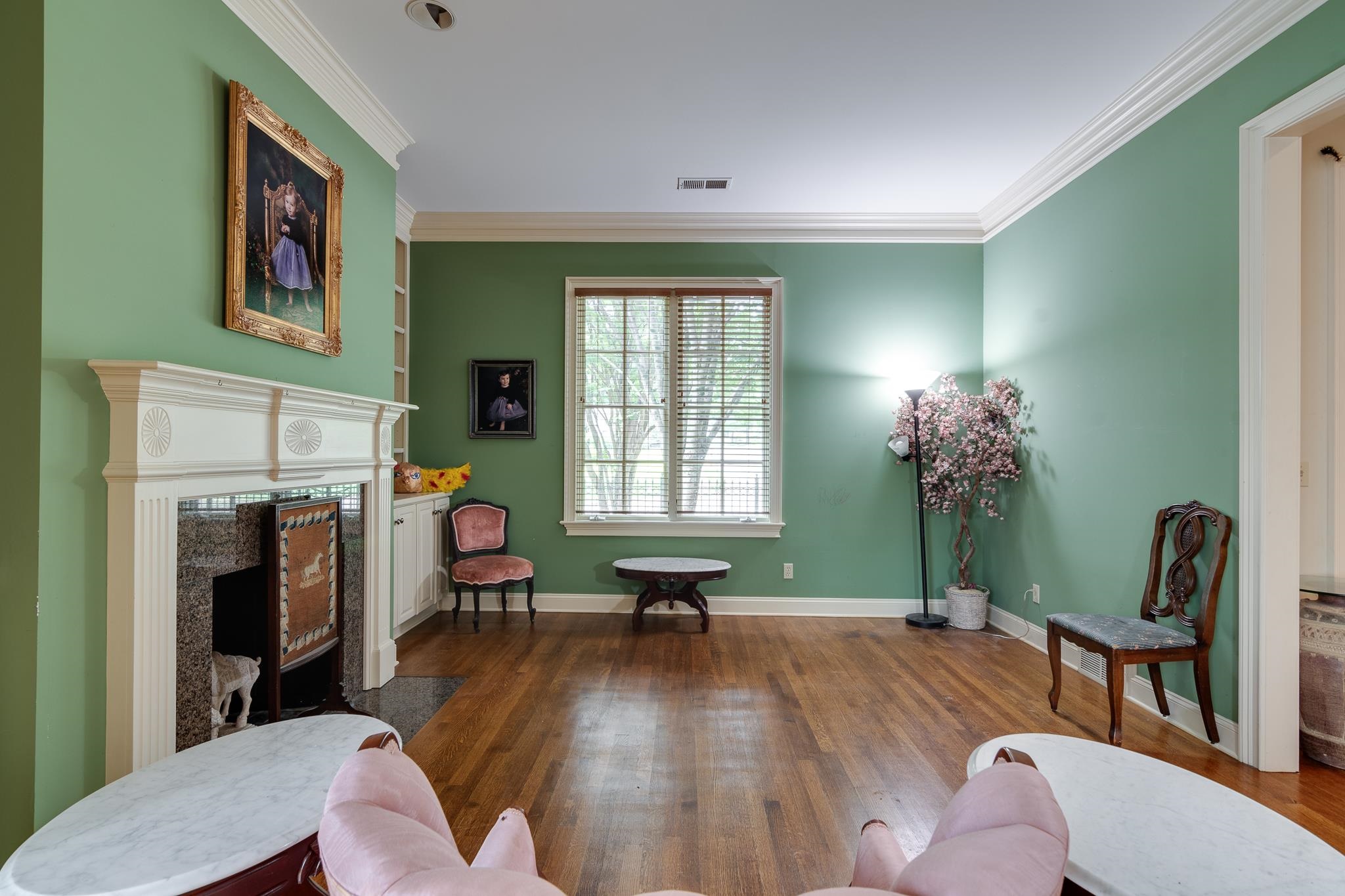 226 N WHITE STATION RD
