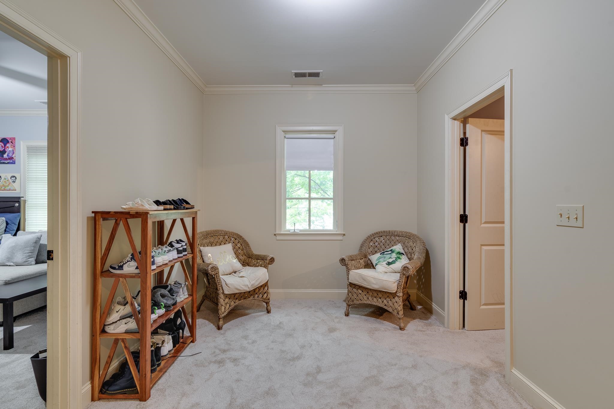 226 N WHITE STATION RD