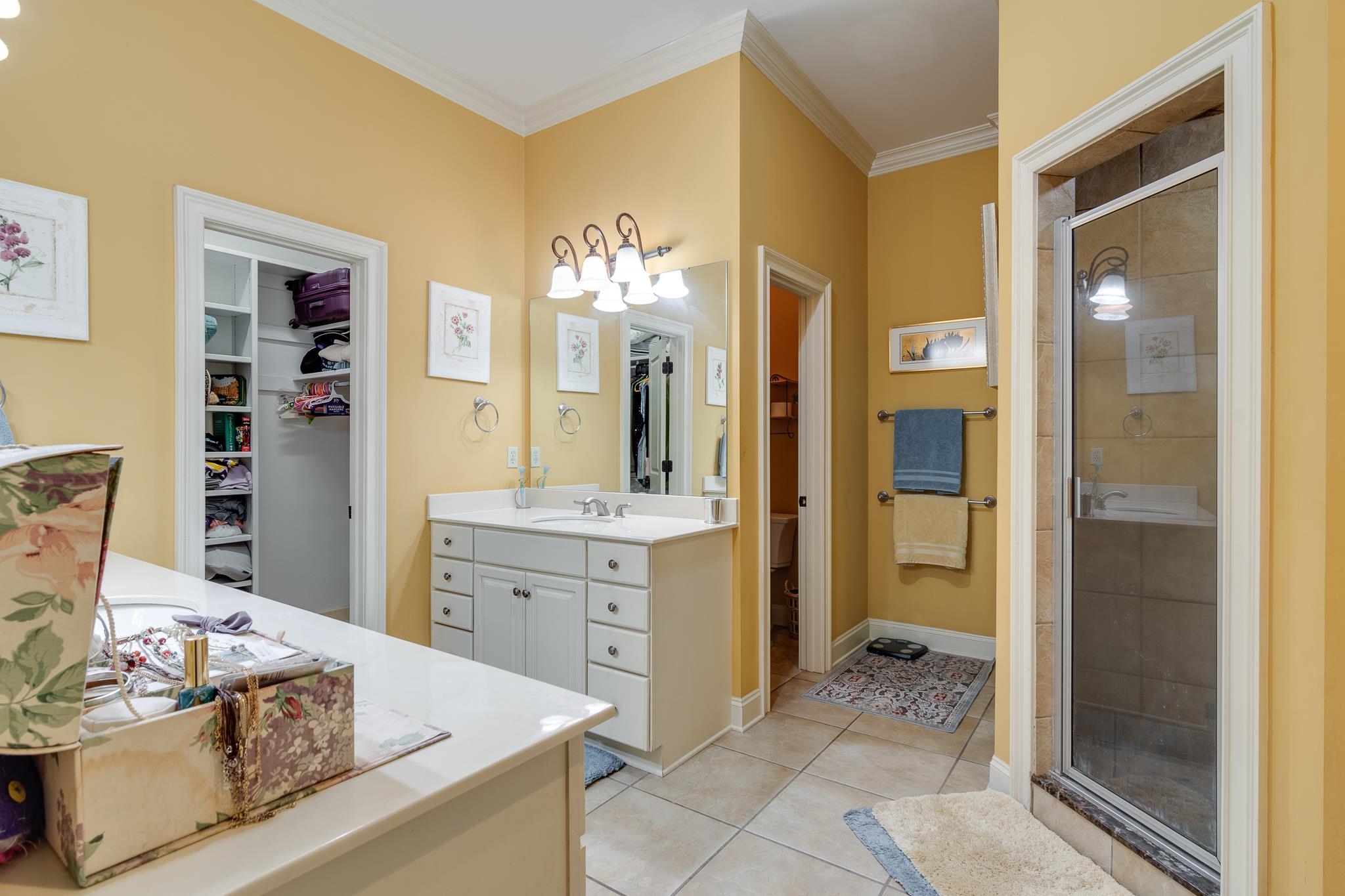 226 N WHITE STATION RD