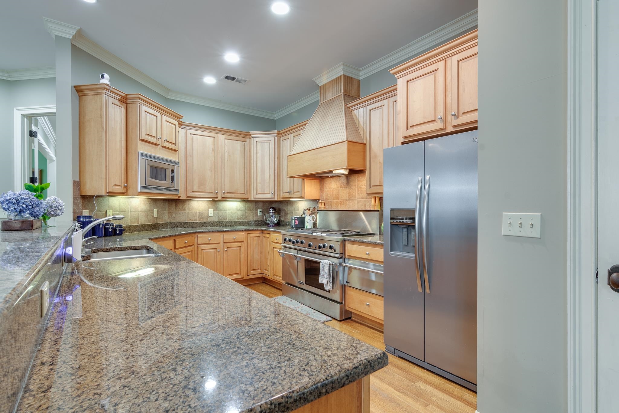 226 N WHITE STATION RD