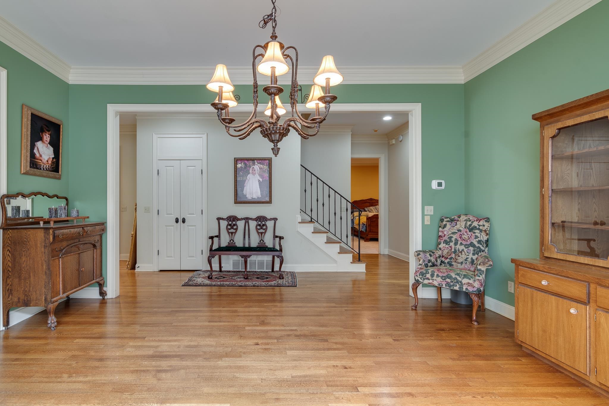 226 N WHITE STATION RD