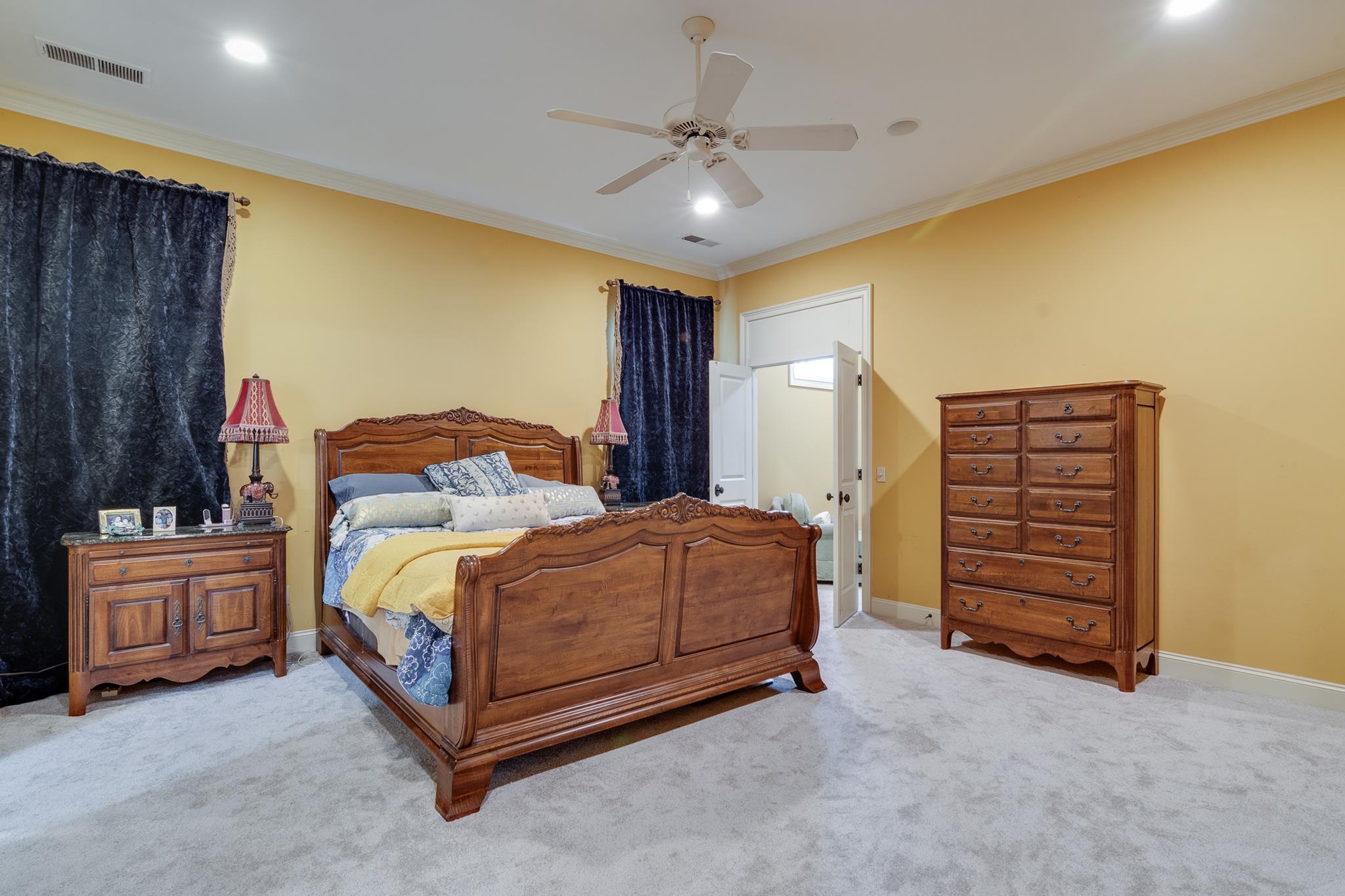 226 N WHITE STATION RD