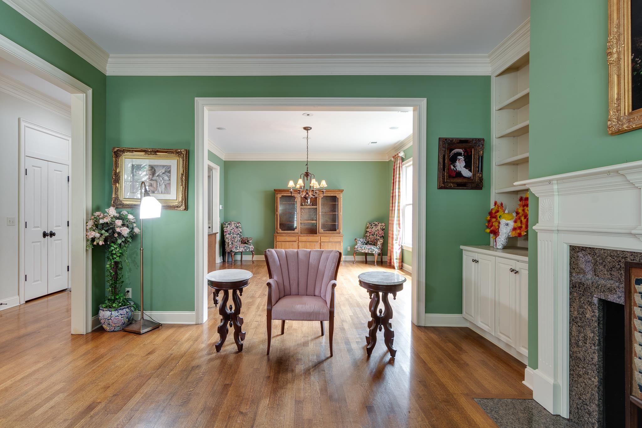 226 N WHITE STATION RD