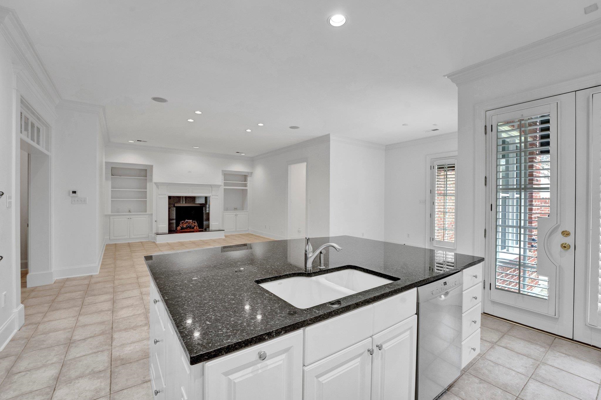 7108 AINSWORTH DR