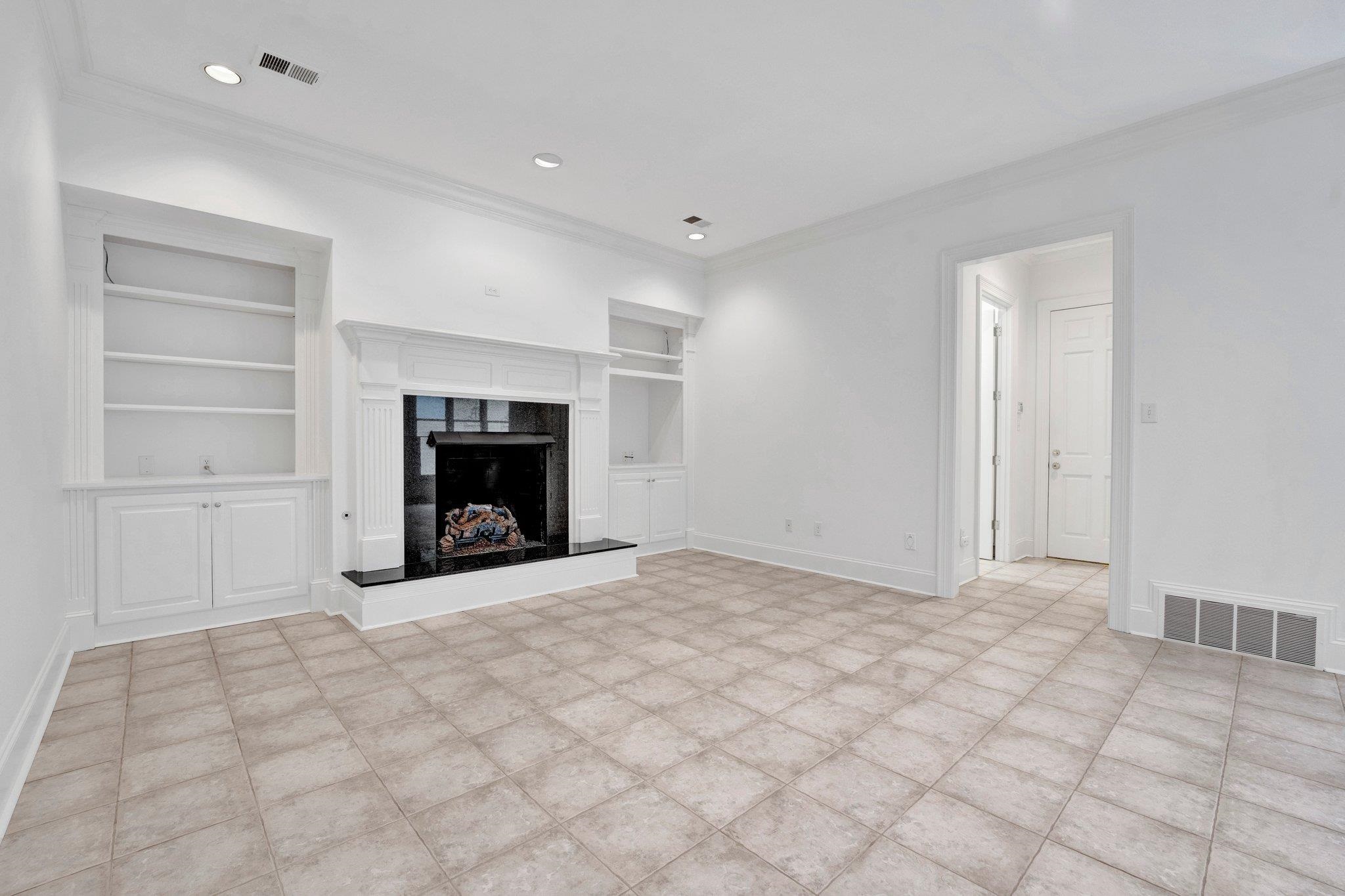 7108 AINSWORTH DR