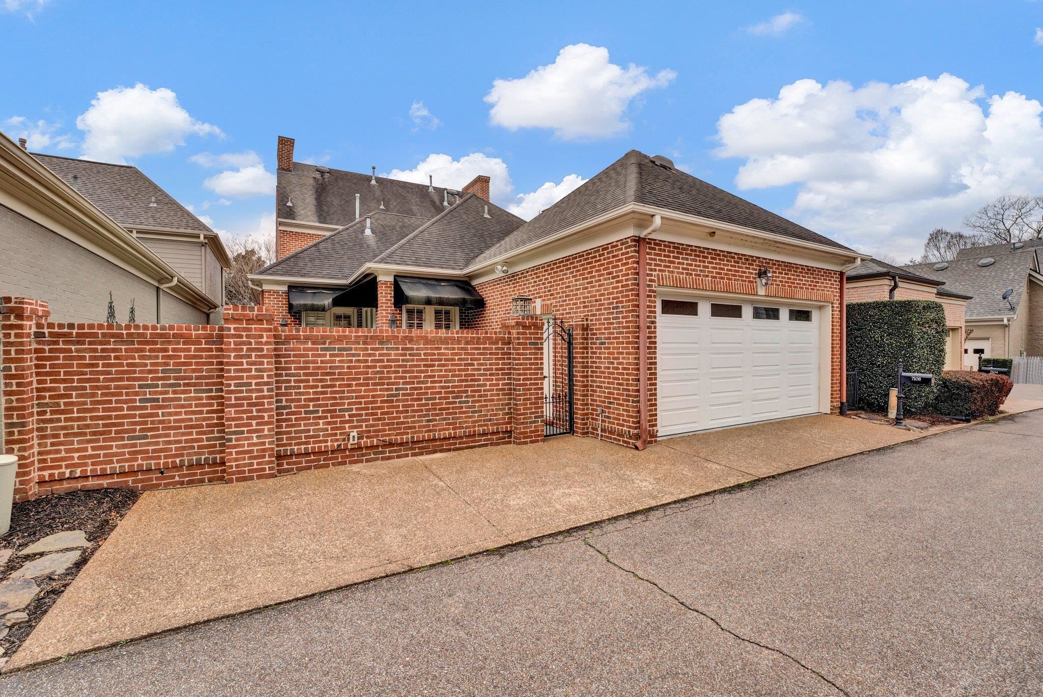 7108 AINSWORTH DR