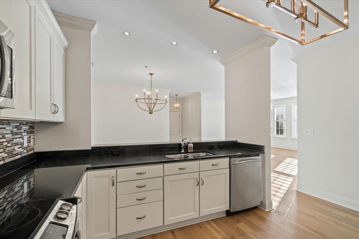 3520 CENTRAL AVE Unit: 404