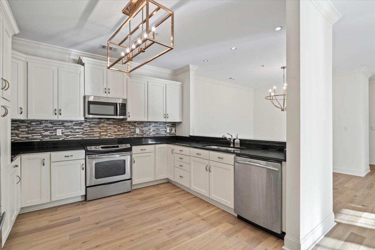 3520 CENTRAL AVE Unit: 404