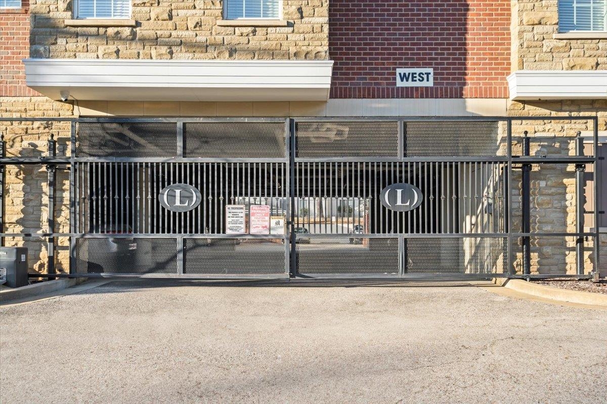 3520 CENTRAL AVE Unit: 404