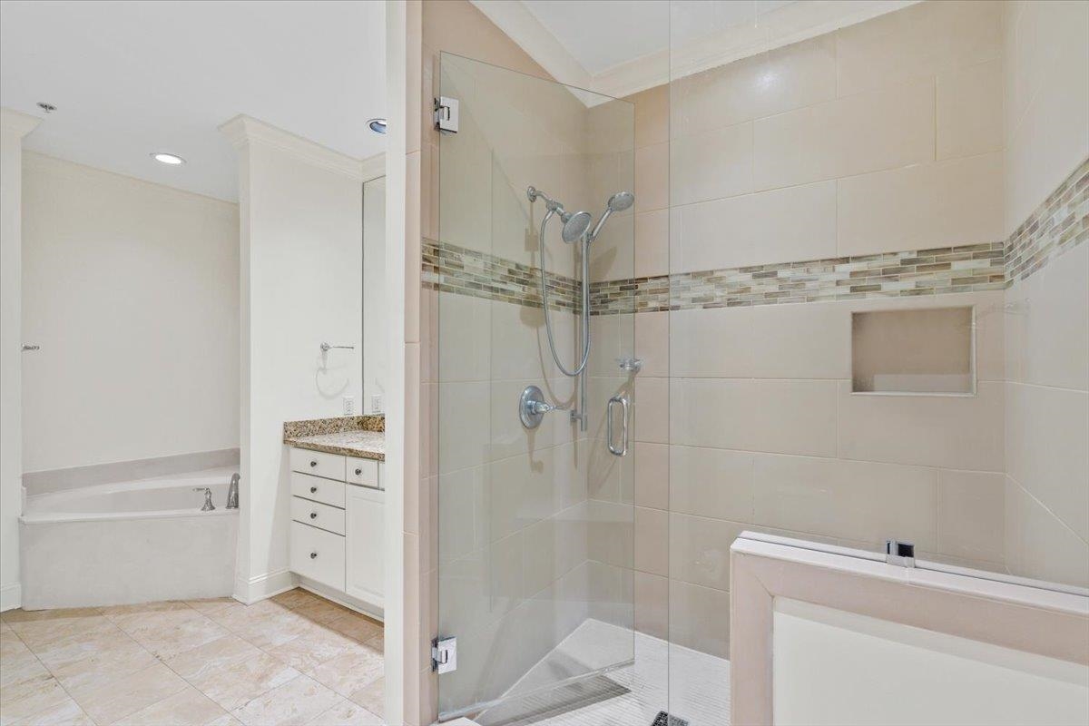 3520 CENTRAL AVE Unit: 404