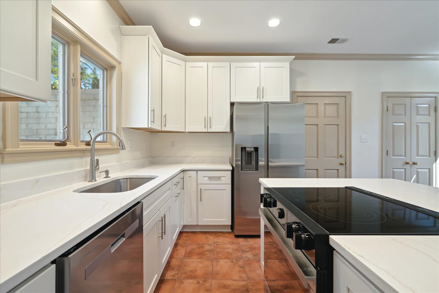 6382 N MASSEY HILL DR