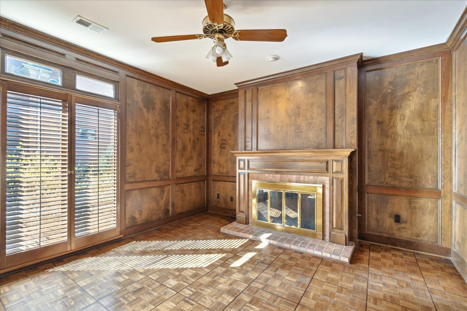 6382 N MASSEY HILL DR