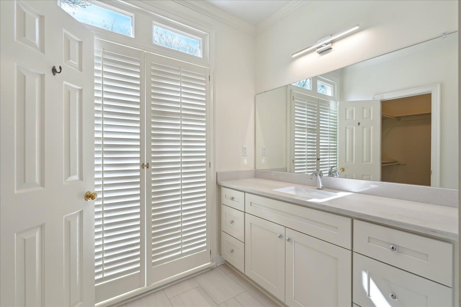 6382 N MASSEY HILL DR