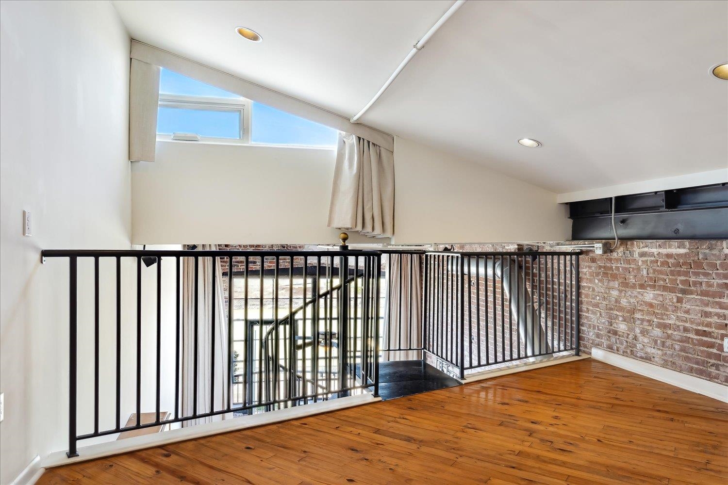 50 GAYOSO AVE Unit: 401