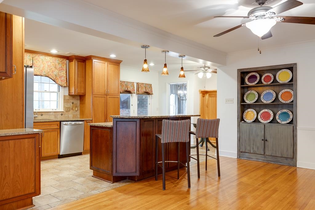 359 ROSELAND PL