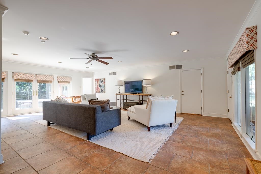 359 ROSELAND PL