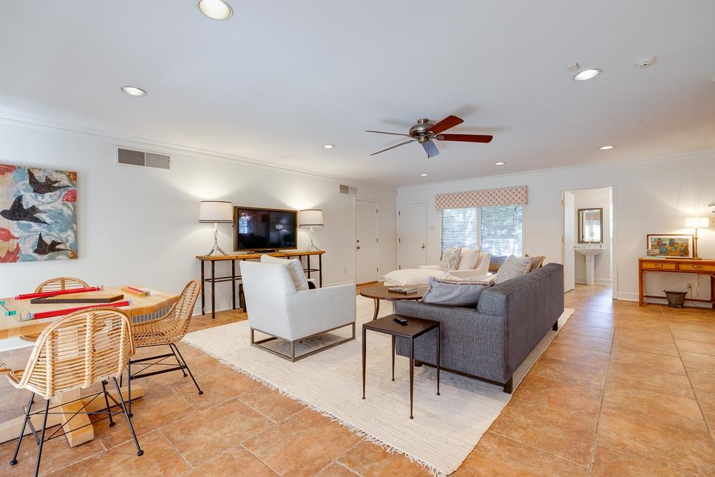 359 ROSELAND PL