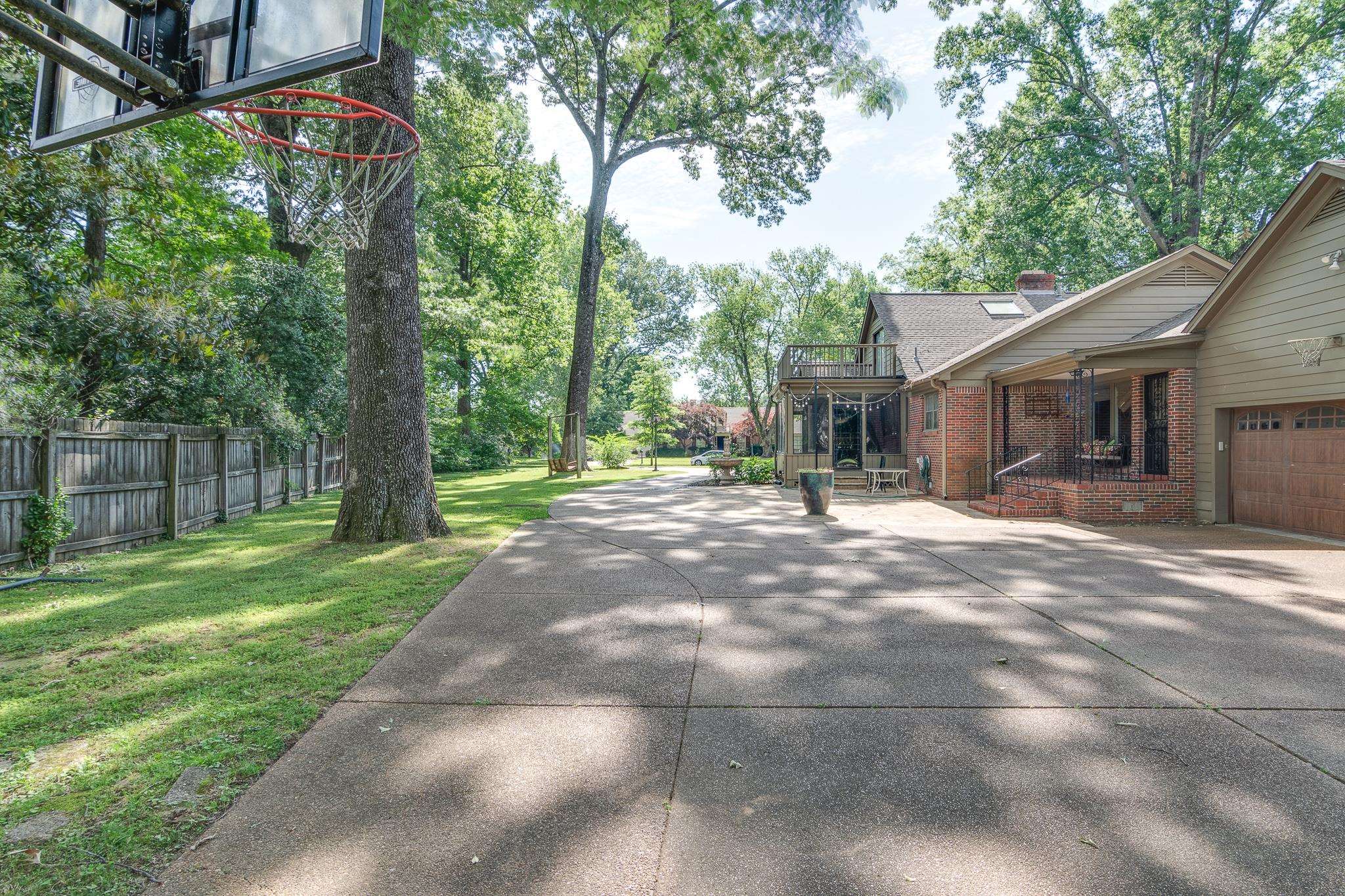 359 ROSELAND PL