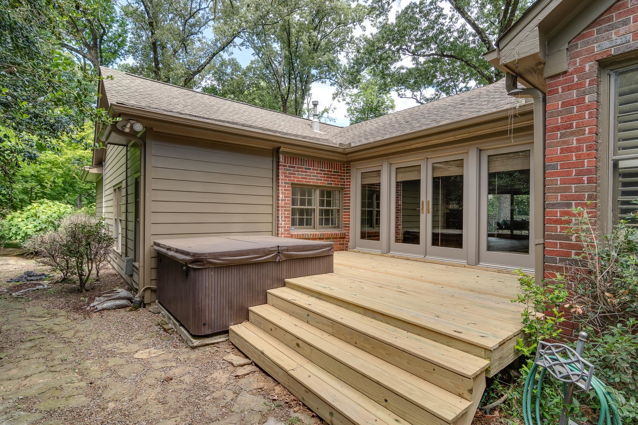 359 ROSELAND PL