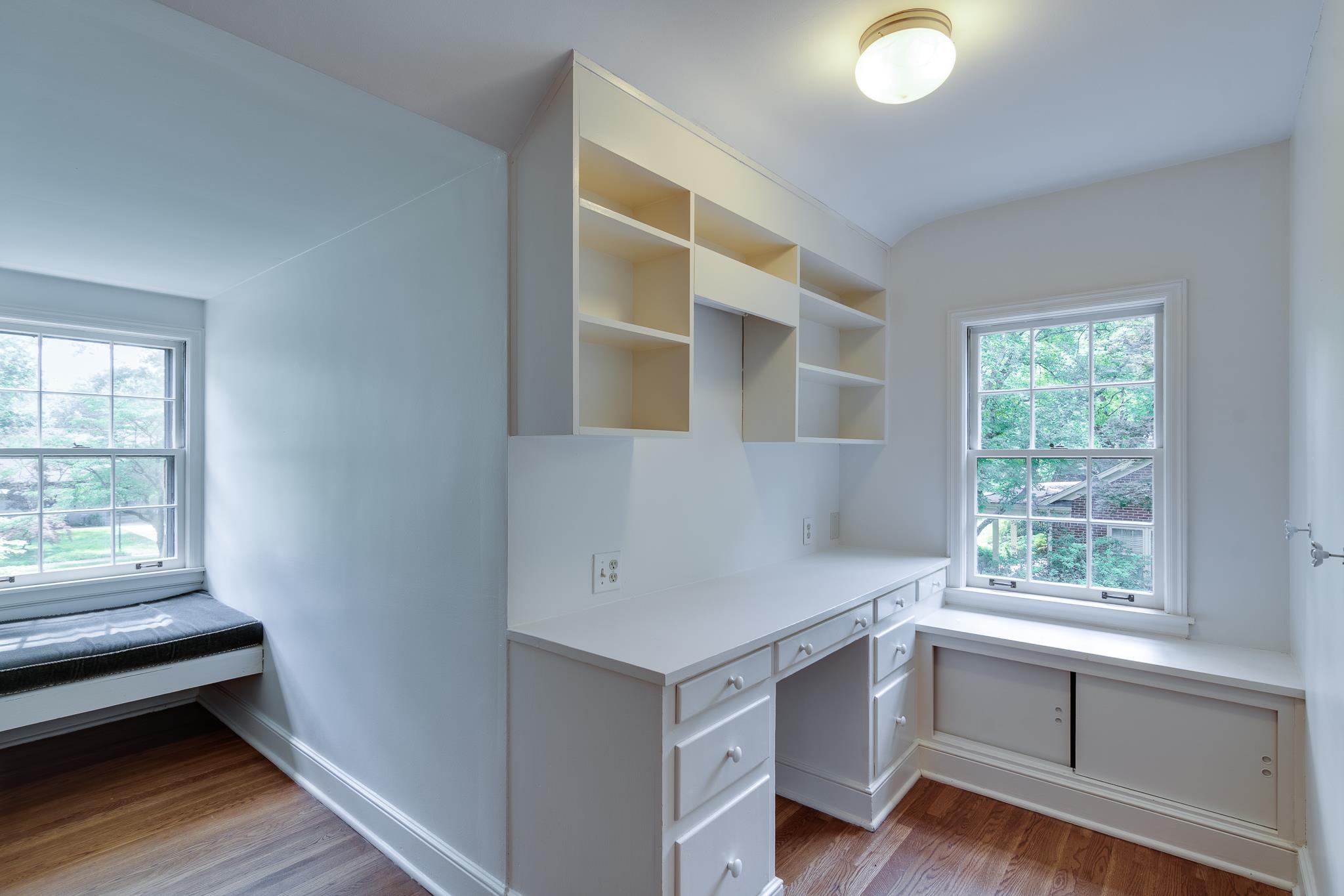 359 ROSELAND PL