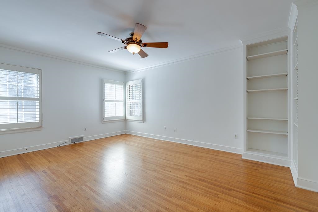 359 ROSELAND PL