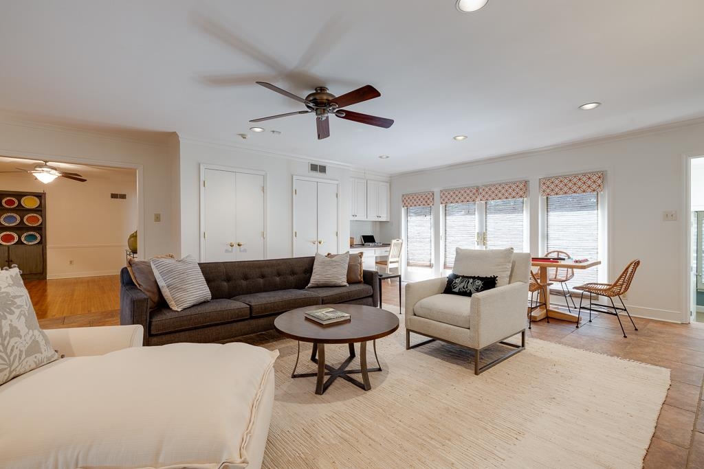 359 ROSELAND PL