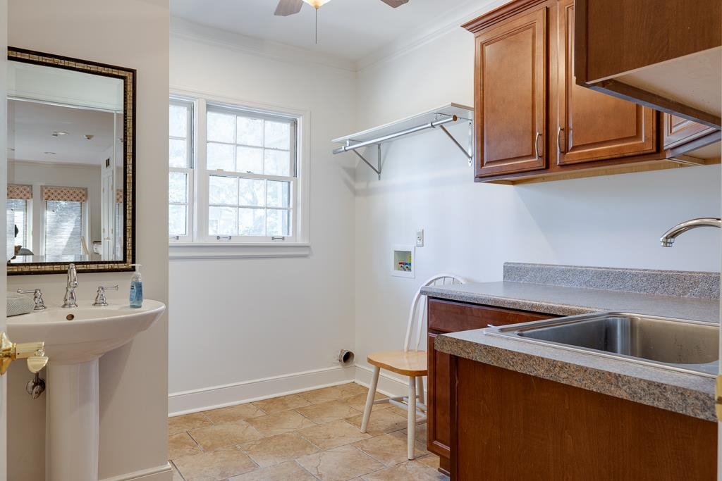359 ROSELAND PL