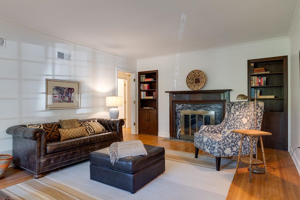 359 ROSELAND PL