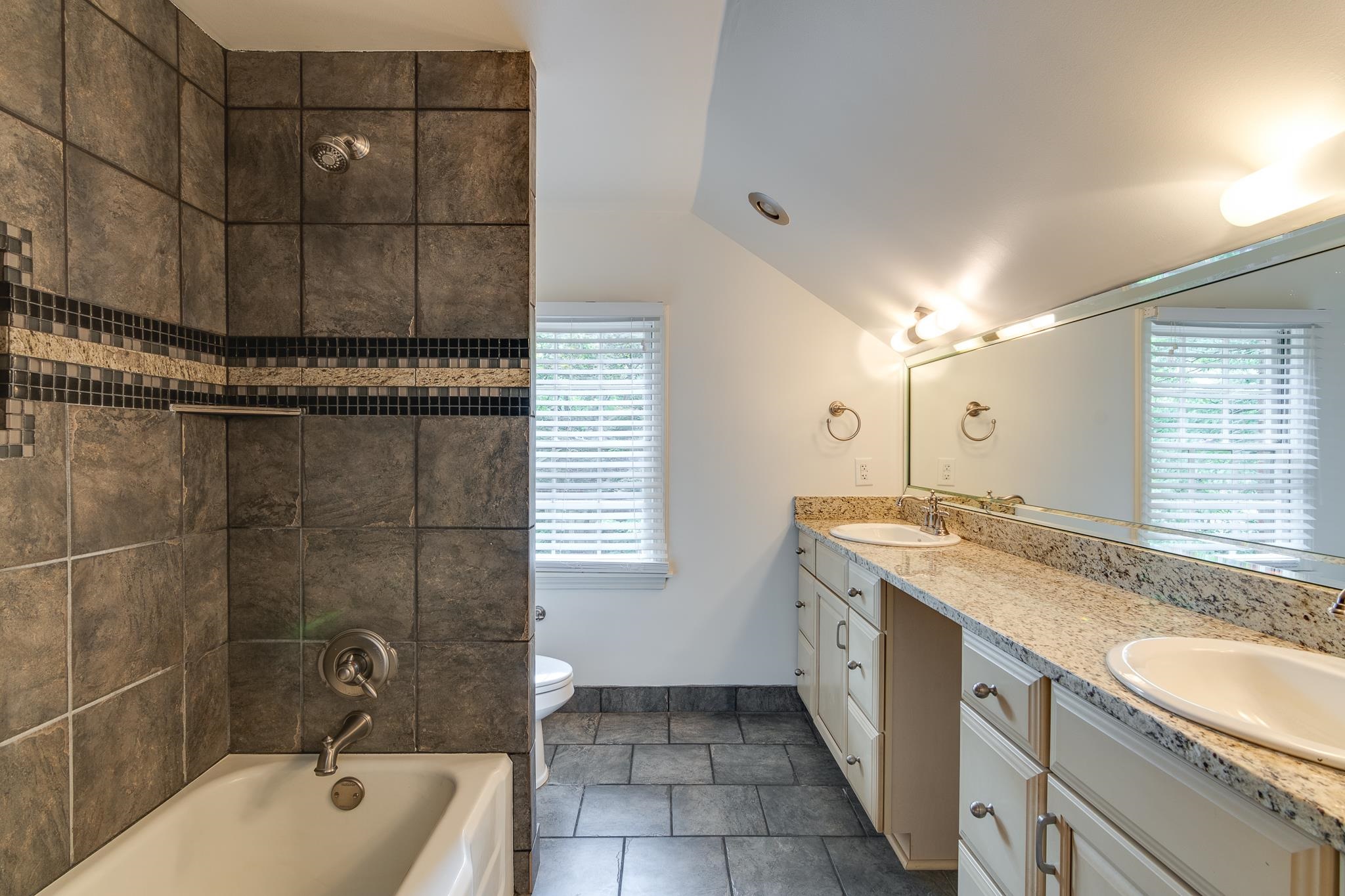 359 ROSELAND PL