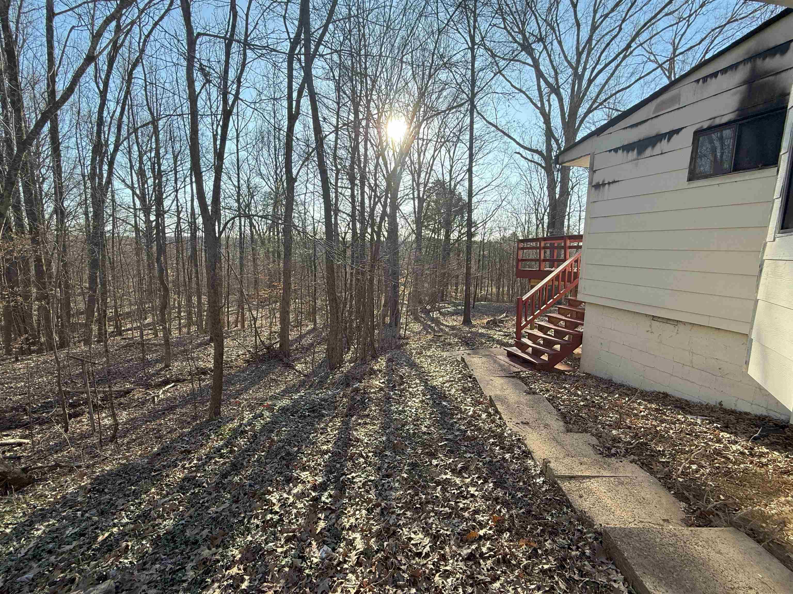 633 DOGWOOD LN