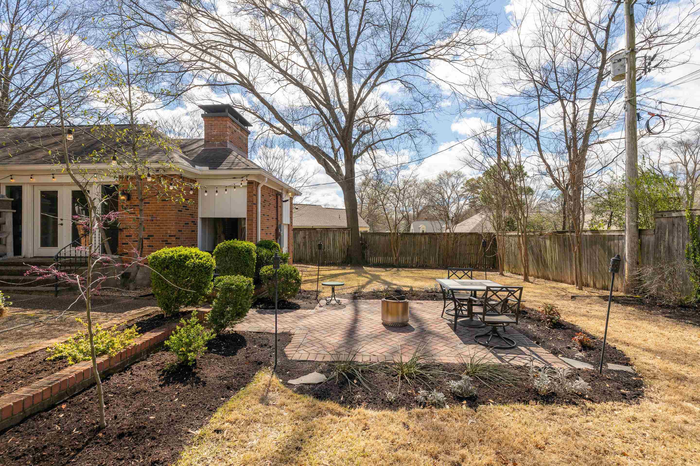 115 E CHARLOTTE CIR