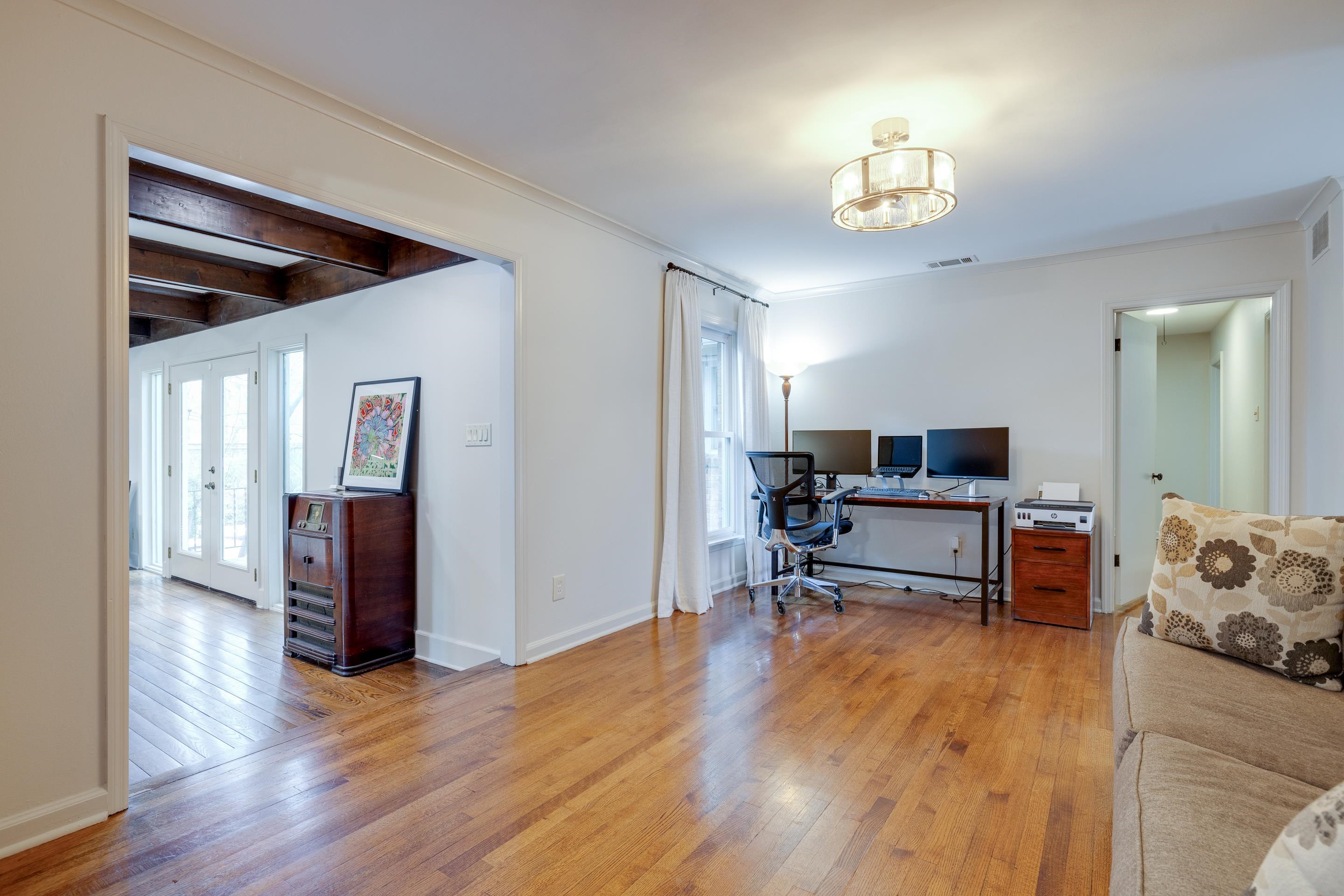 115 E CHARLOTTE CIR