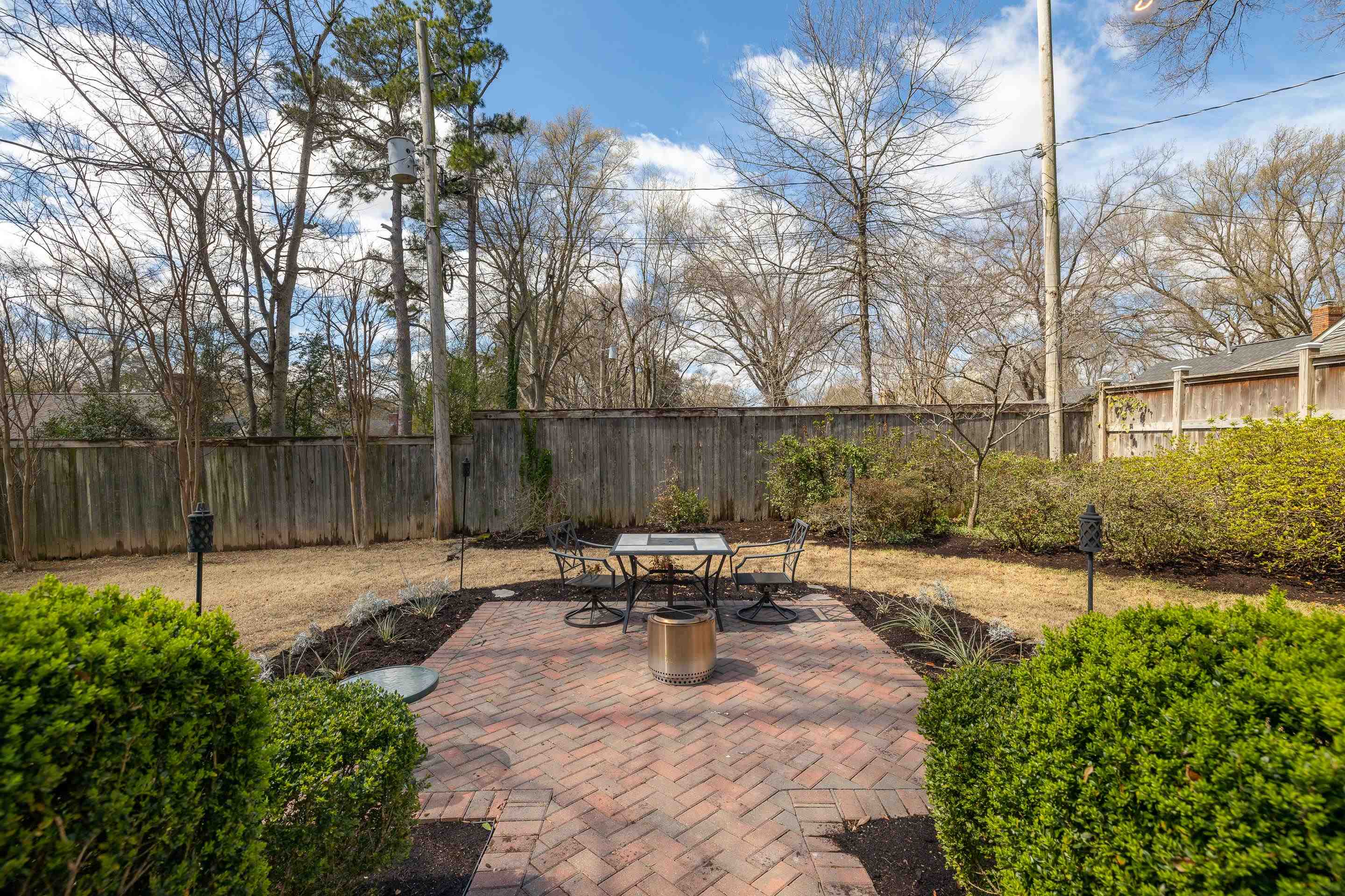 115 E CHARLOTTE CIR